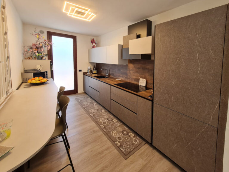 cucina materica effetto pietra