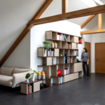 Dividere gli spazi senza chiuderli, libreria bifacciale